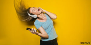 10 Best Lyrics Apps for Android To Sing Along With The Songs