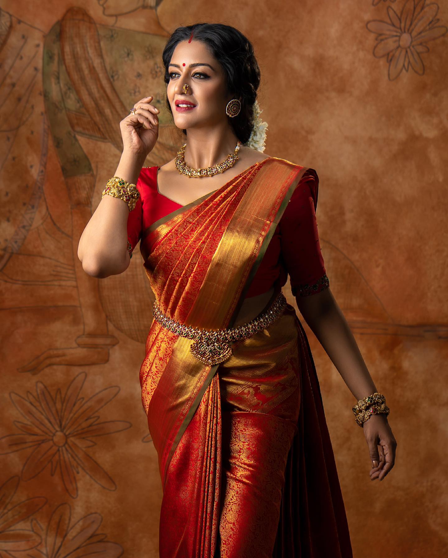 stylish & simple photo poses in cotton silk saree for girls / women | saree  photography pose | Sarees for girls, Saree models, Simple saree designs