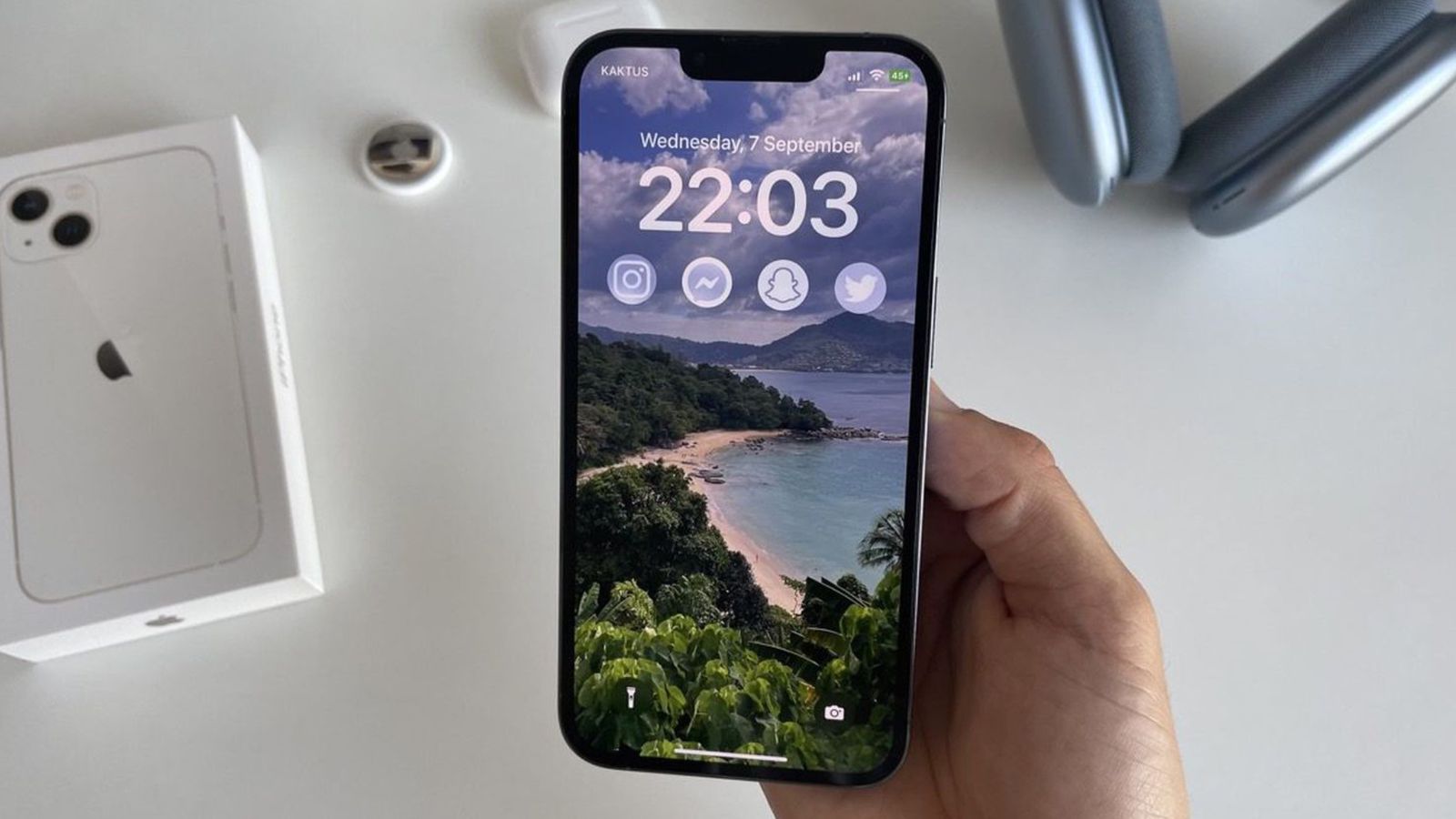 Further Customize your iOS 16 Lock Screen with Launchify App